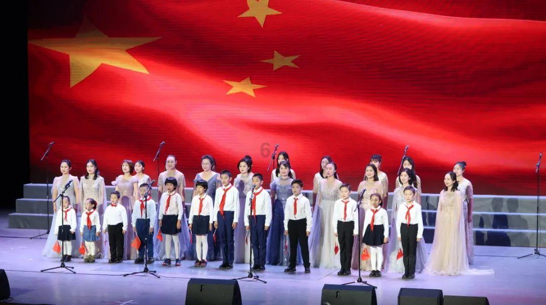 汇编语言是用于电子计算机、微处理器、微控制器或其他可编程器件的低级语言